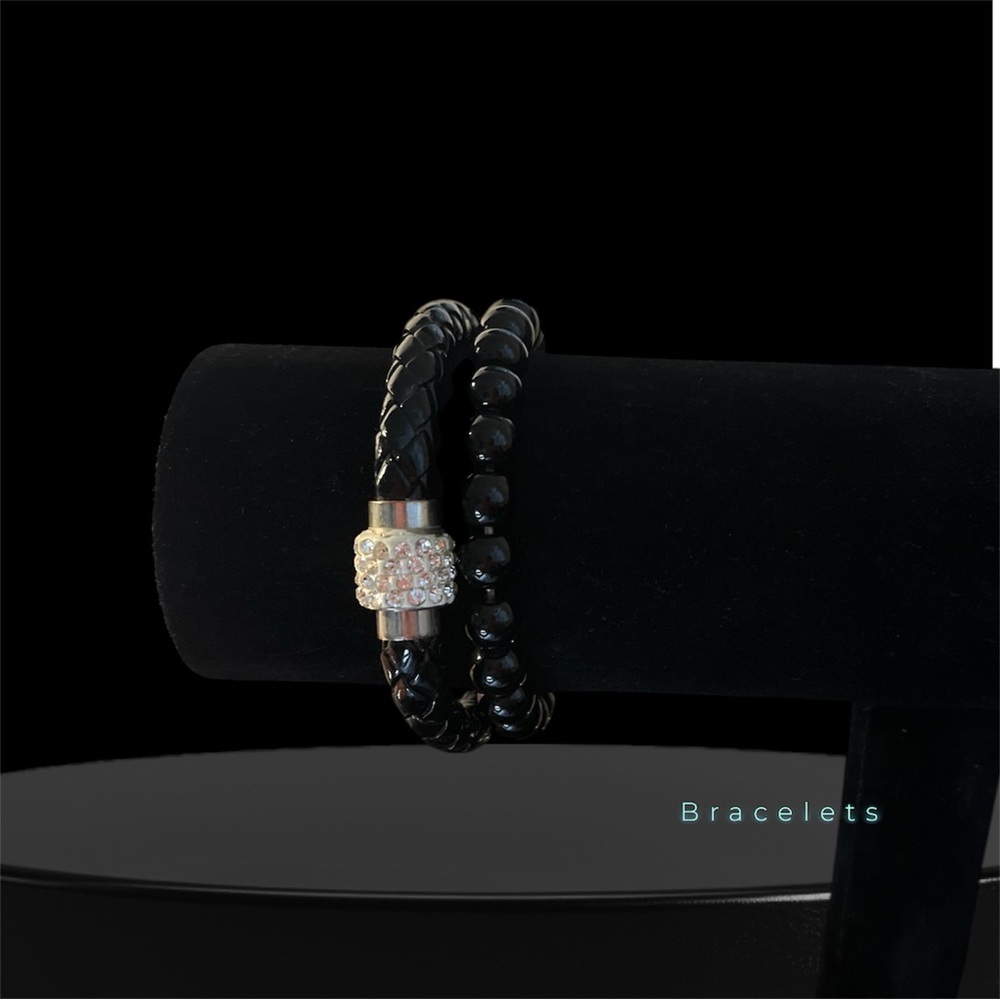 Elegant Black Beaded Bracelet with Silver Accent